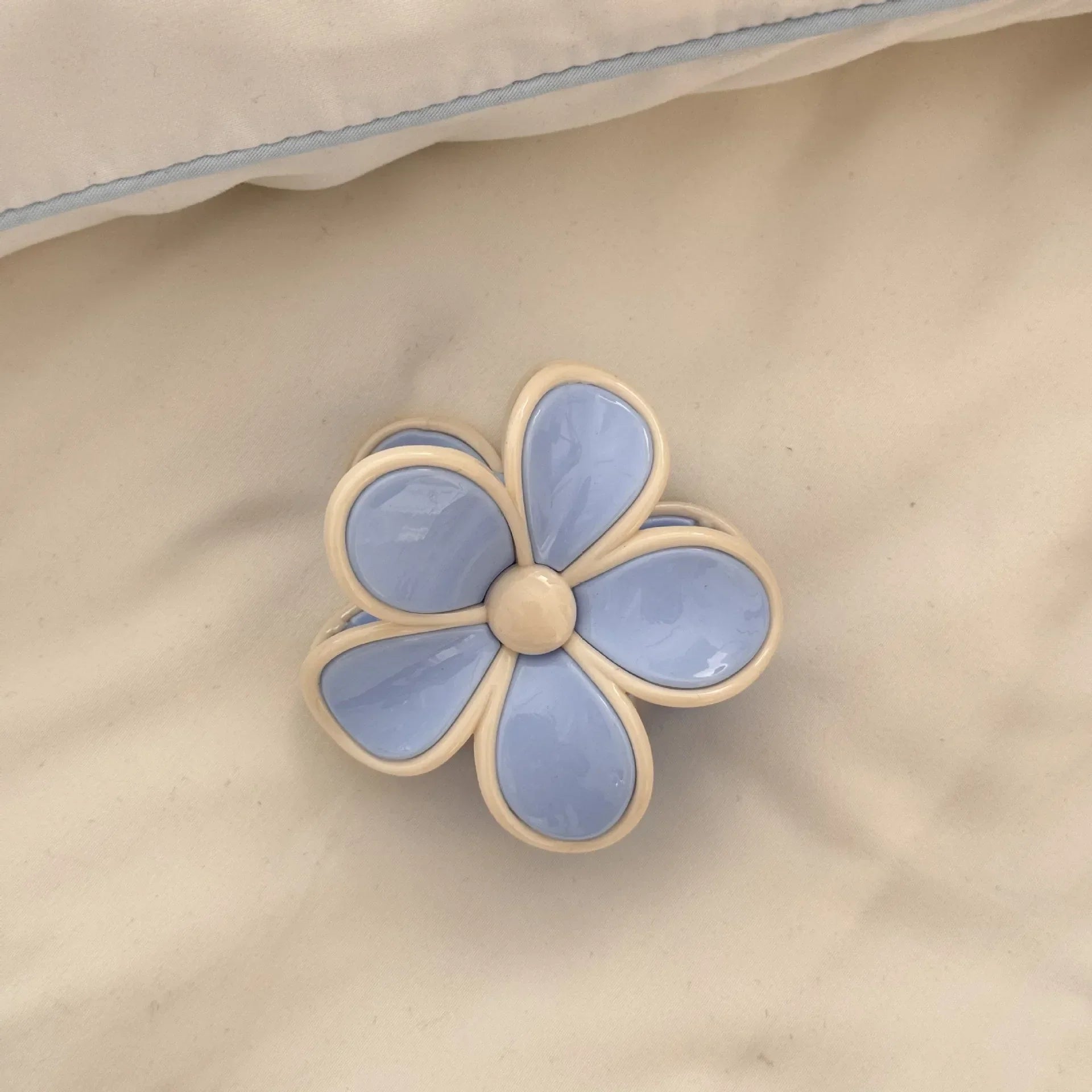 Cream Mousse Flower Medium Grab Clip Atmosphere Shark Back Head Plate Hairpin Half Tie Hair Summer New Claw Leading Fashion Kpop