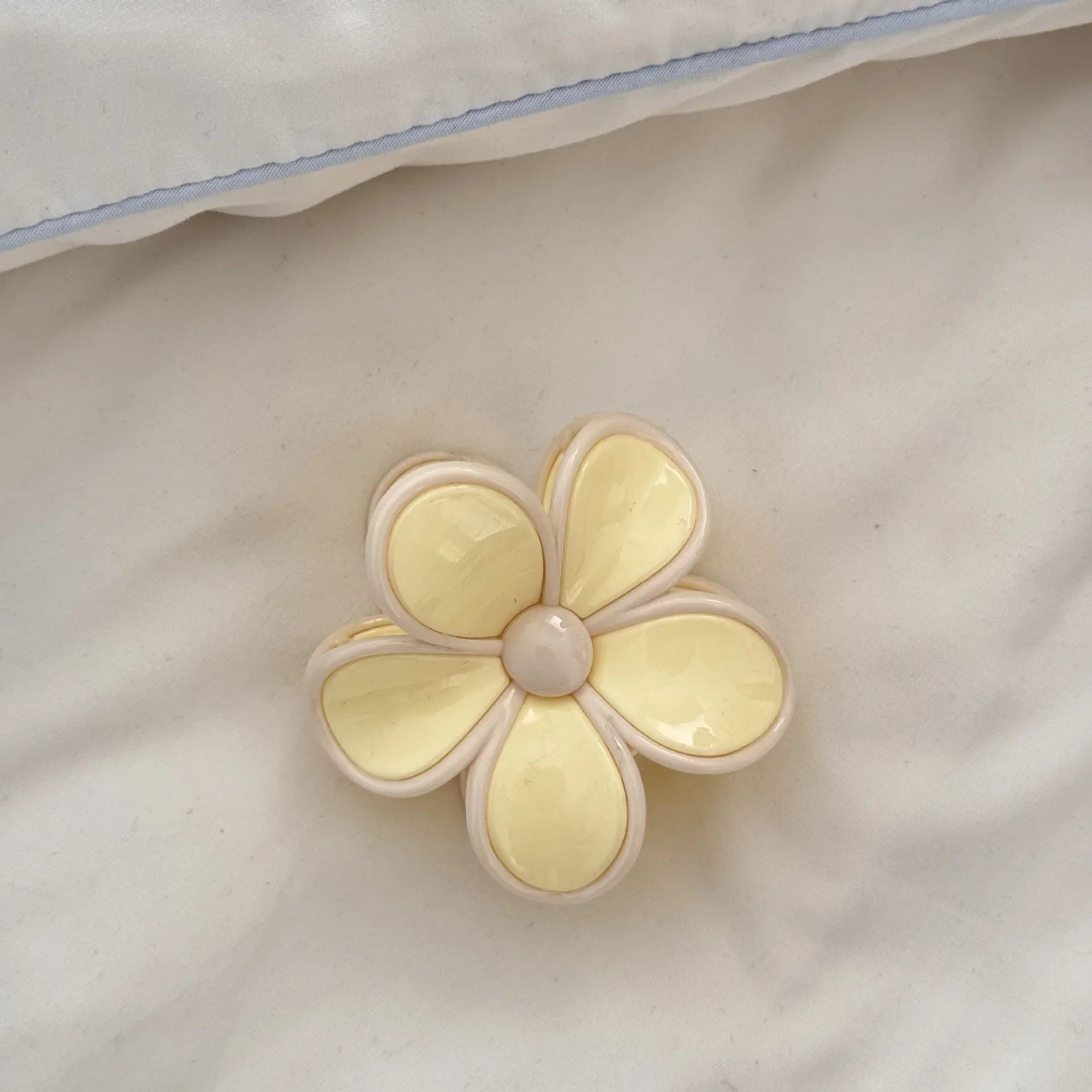 Cream Mousse Flower Medium Grab Clip Atmosphere Shark Back Head Plate Hairpin Half Tie Hair Summer New Claw Leading Fashion Kpop